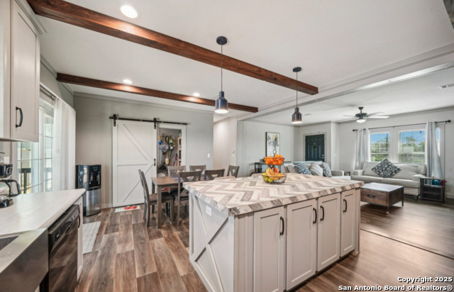 Listing photo id 11 for 130 County Road 2644