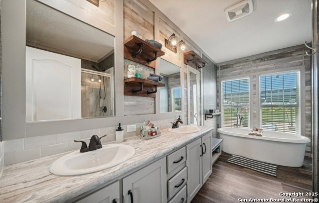 Listing photo id 13 for 130 County Road 2644