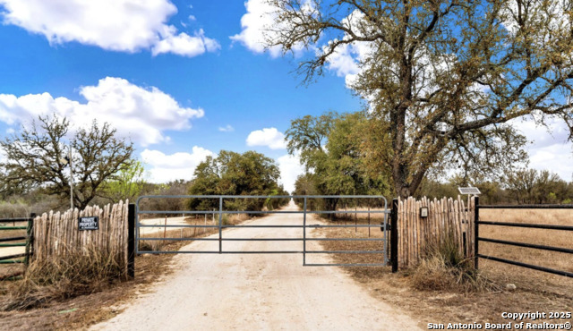 Listing photo id 5 for 130 County Road 2644