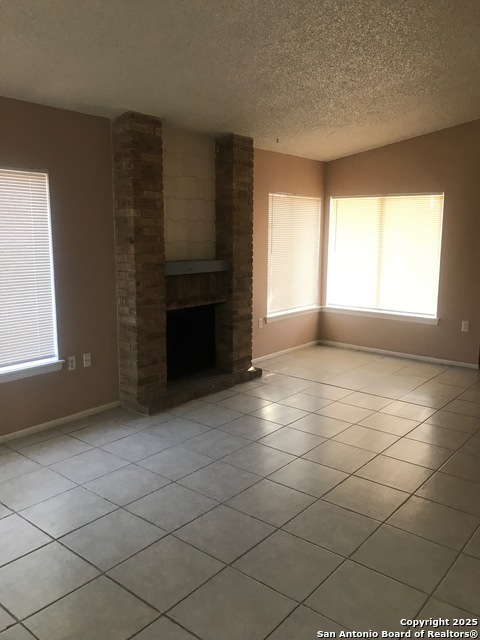 Image 4 of 22 For 9543 Bowen Dr