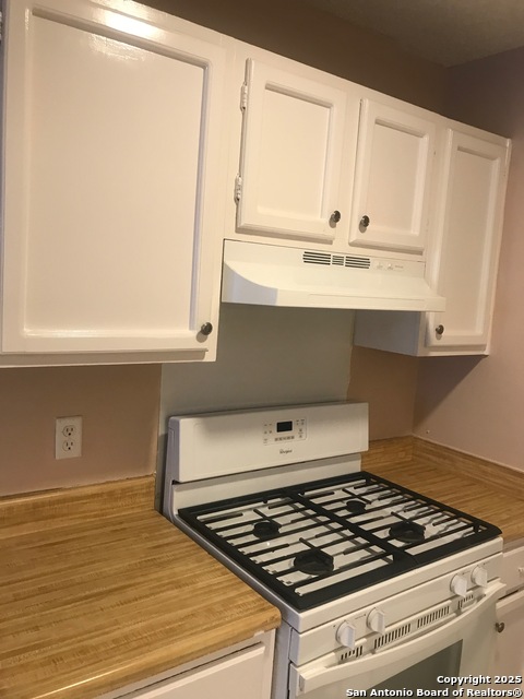 Image 8 of 22 For 9543 Bowen Dr