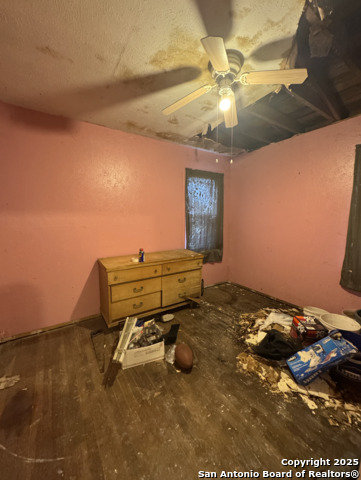 Listing photo id 8 for 1102 Jewett