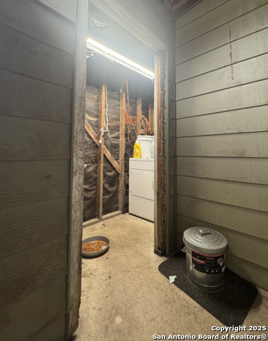 Listing photo id 9 for 1102 Jewett