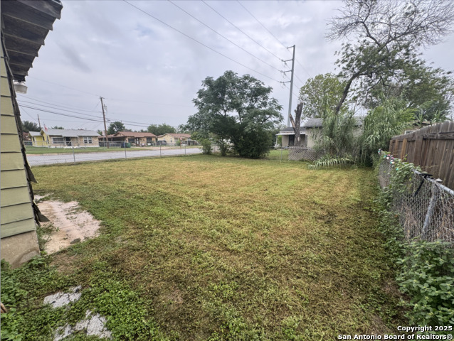 Listing photo id 10 for 1102 Jewett