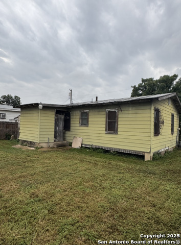 Listing photo id 11 for 1102 Jewett