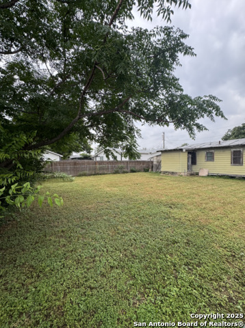 Listing photo id 13 for 1102 Jewett