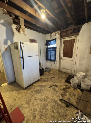 Listing photo id 3 for 1102 Jewett