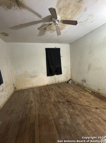 Listing photo id 6 for 1102 Jewett