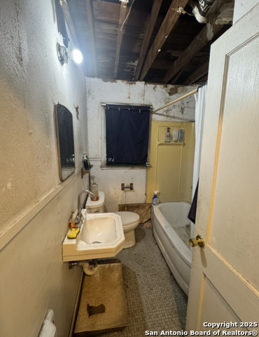 Listing photo id 7 for 1102 Jewett