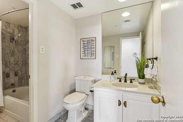 Image 32 of 56 For 7887 Broadway  601