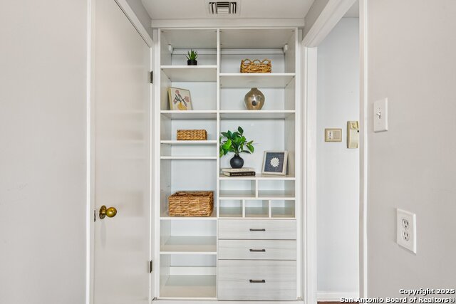 Image 34 of 56 For 7887 Broadway  601