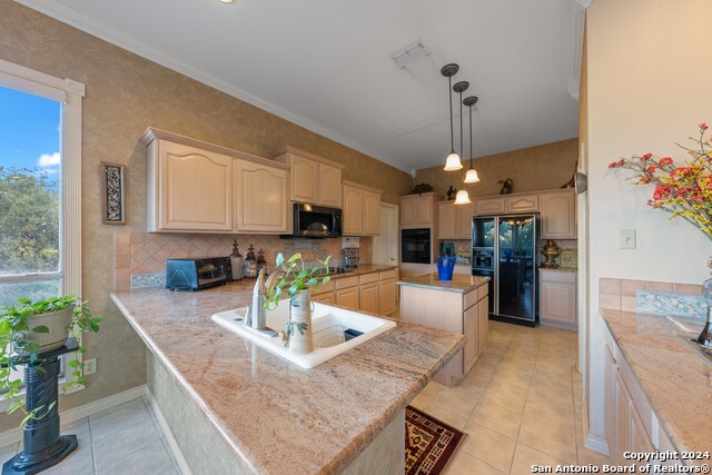 Listing photo id 18 for 23006 Starbright