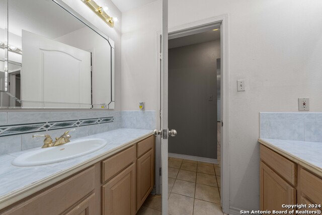 Listing photo id 47 for 23006 Starbright