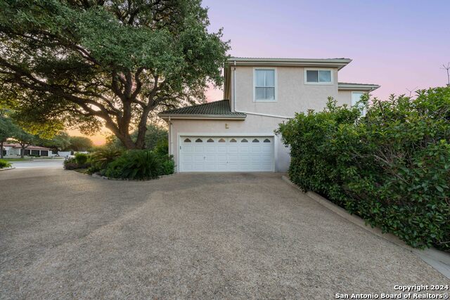 Listing photo id 3 for 23006 Starbright