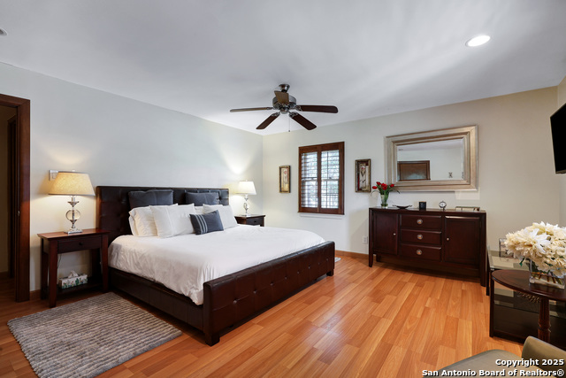 Image 20 of 29 For 8715 Starcrest  19