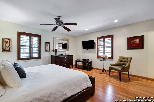 Image 21 of 29 For 8715 Starcrest  19
