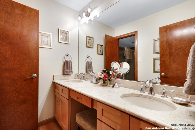 Image 22 of 29 For 8715 Starcrest  19