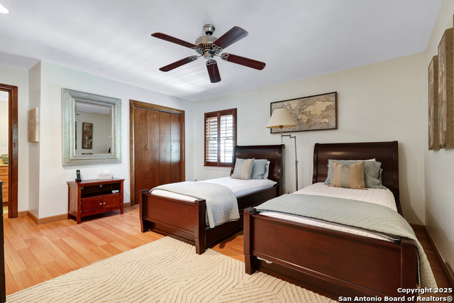 Image 25 of 29 For 8715 Starcrest  19