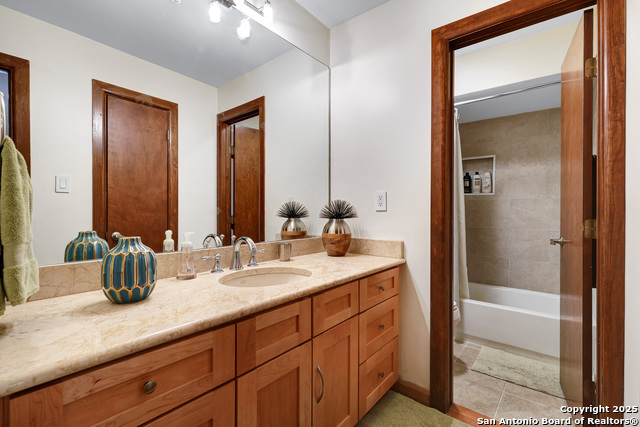Image 27 of 29 For 8715 Starcrest  19