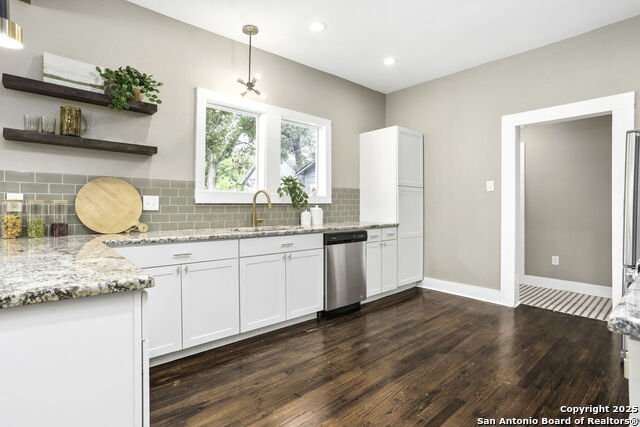 Image 10 of 26 For 353 Woodlawn Ave E