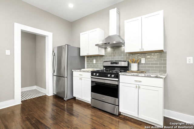 Image 11 of 26 For 353 Woodlawn Ave E