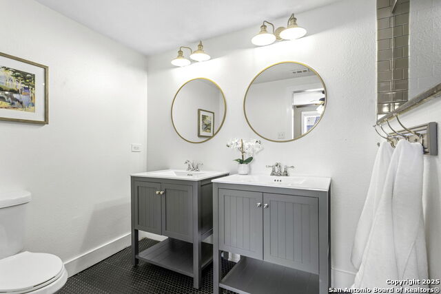 Image 16 of 26 For 353 Woodlawn Ave E