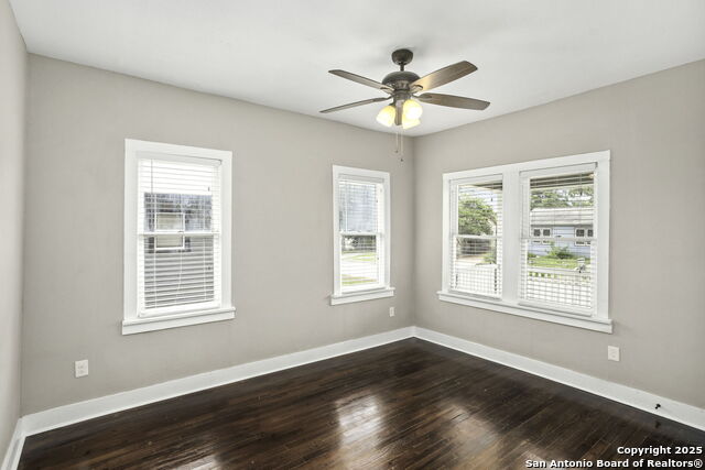 Image 17 of 26 For 353 Woodlawn Ave E