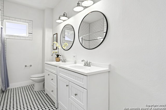 Image 18 of 26 For 353 Woodlawn Ave E