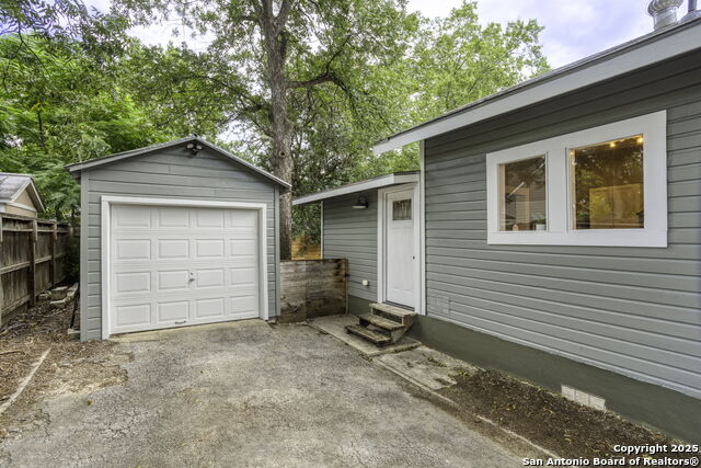 Image 23 of 26 For 353 Woodlawn Ave E