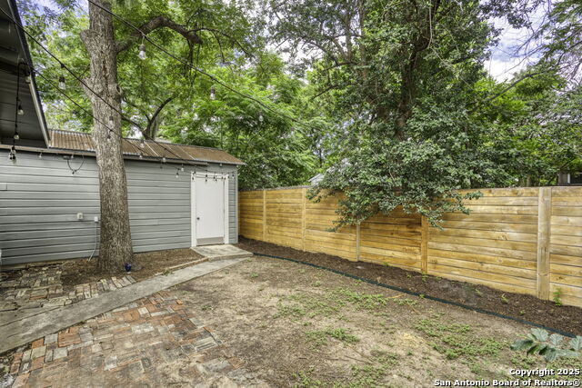 Image 24 of 26 For 353 Woodlawn Ave E