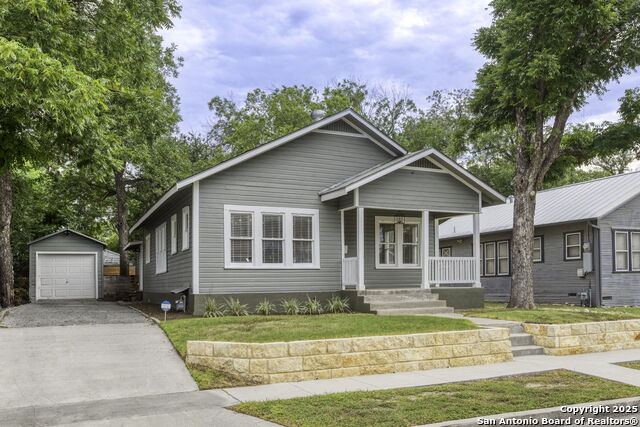 Image 3 of 26 For 353 Woodlawn Ave E