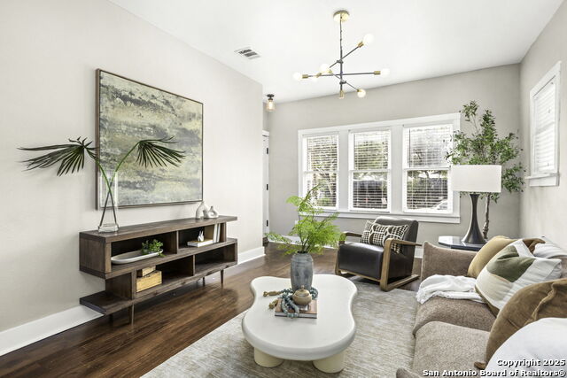 Image 4 of 26 For 353 Woodlawn Ave E