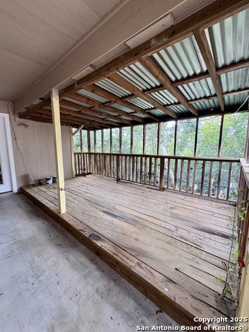 Listing photo id 5 for 3161 Tanglewood Trail