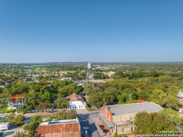 Image 37 of 40 For 1652 Gruene Pass