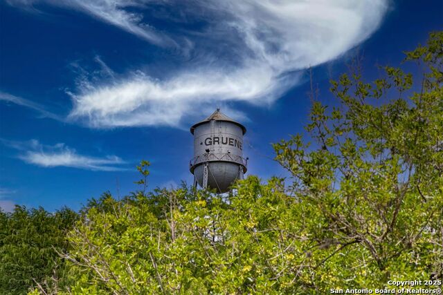 Image 39 of 40 For 1652 Gruene Pass