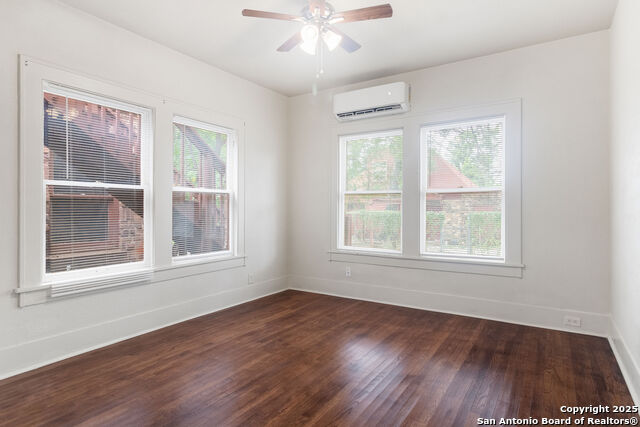 Listing photo id 9 for 1618 Kings Hwy W 1618