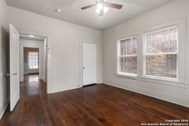 Listing photo id 11 for 1618 Kings Hwy W 1618