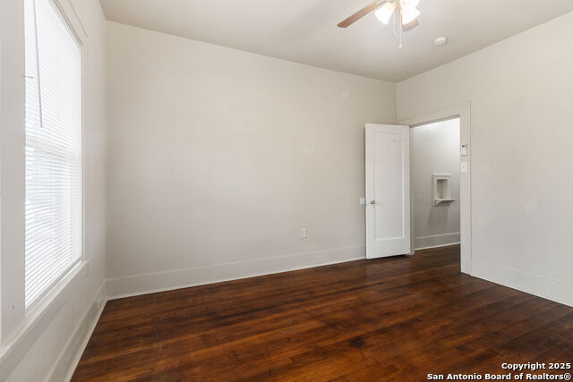 Listing photo id 12 for 1618 Kings Hwy W 1618