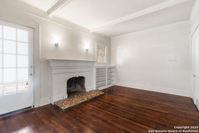 Listing photo id 2 for 1618 Kings Hwy W 1618