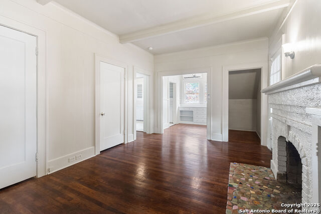 Listing photo id 4 for 1618 Kings Hwy W 1618