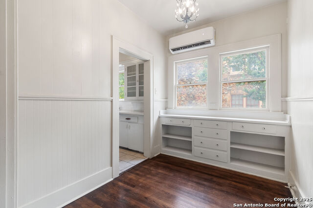 Listing photo id 5 for 1618 Kings Hwy W 1618