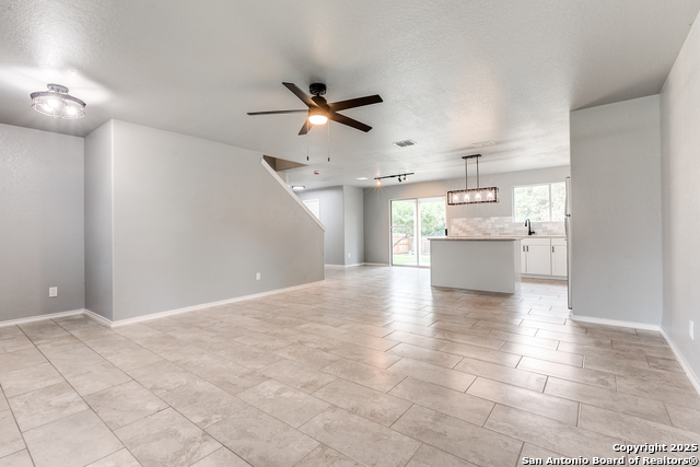 Listing photo id 8 for 9015 Sycamore