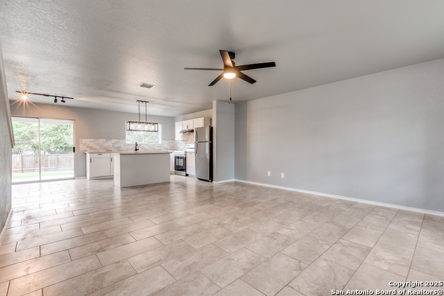 Listing photo id 11 for 9015 Sycamore