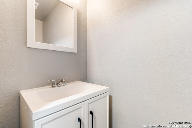 Listing photo id 29 for 9015 Sycamore