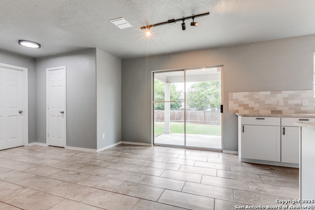 Listing photo id 7 for 9015 Sycamore