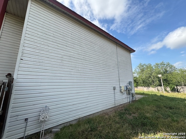Listing photo id 5 for 2117 Farmsville