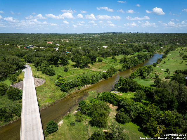Listing photo id 8 for 3701 Fischer Store