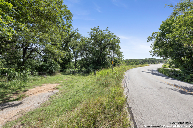 Listing photo id 9 for 3701 Fischer Store