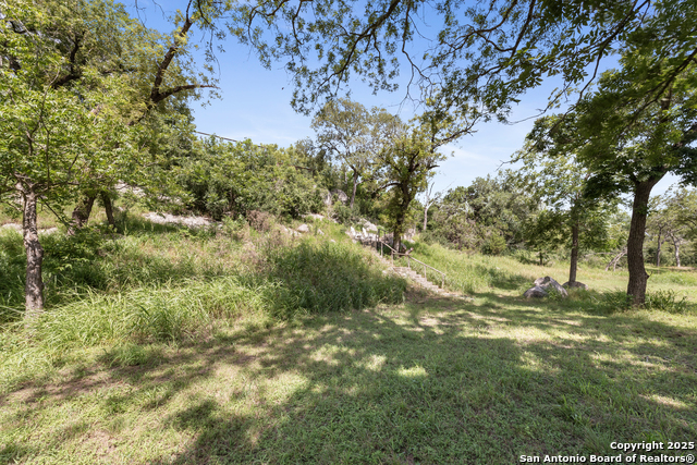 Listing photo id 12 for 3701 Fischer Store