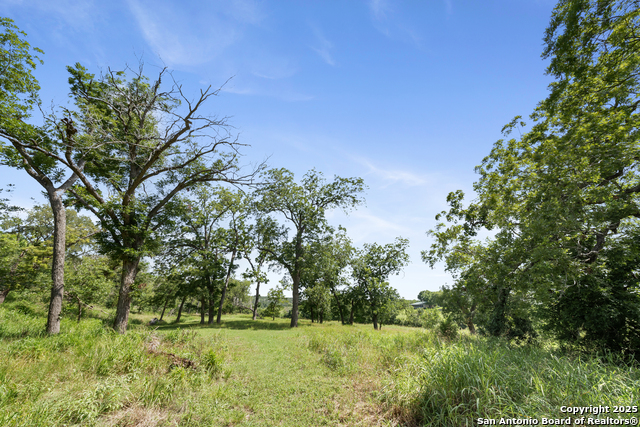 Listing photo id 13 for 3701 Fischer Store